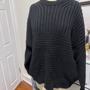 Delcia
BLACK ORGANIC COTTON SWEATER
